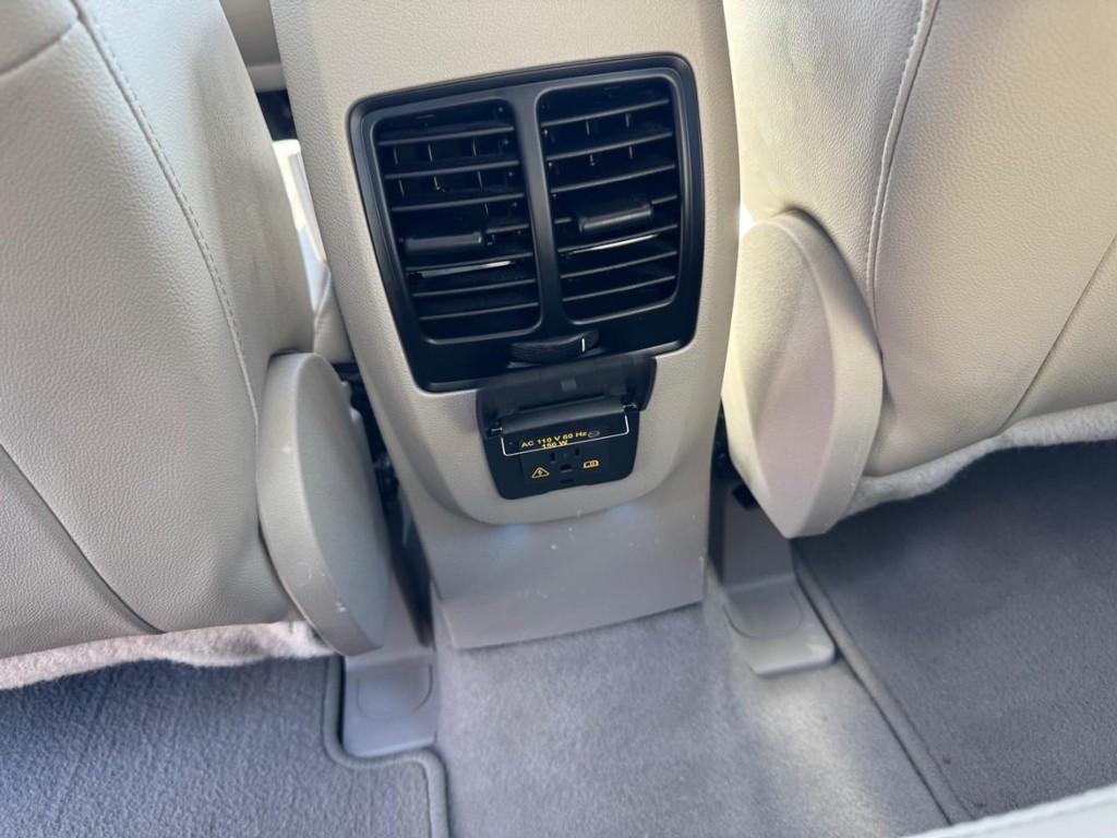 Ford C-Max Energi Vehicle Image 11