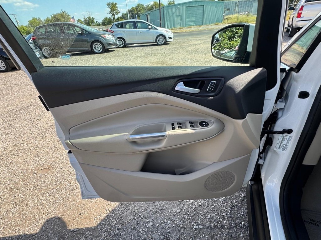 Ford C-Max Energi Vehicle Image 13