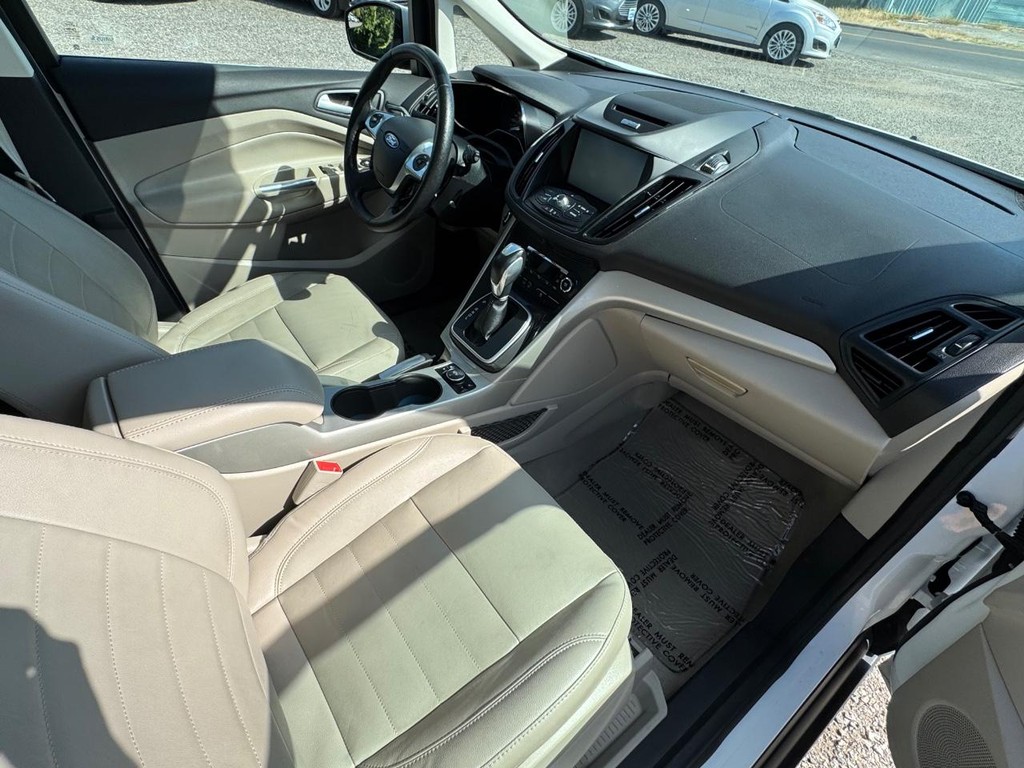 Ford C-Max Energi Vehicle Image 16