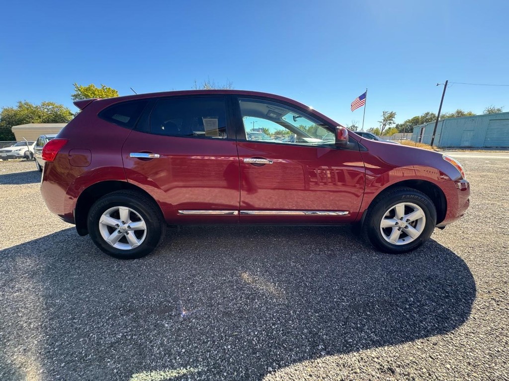 Nissan Rogue Vehicle Image 05