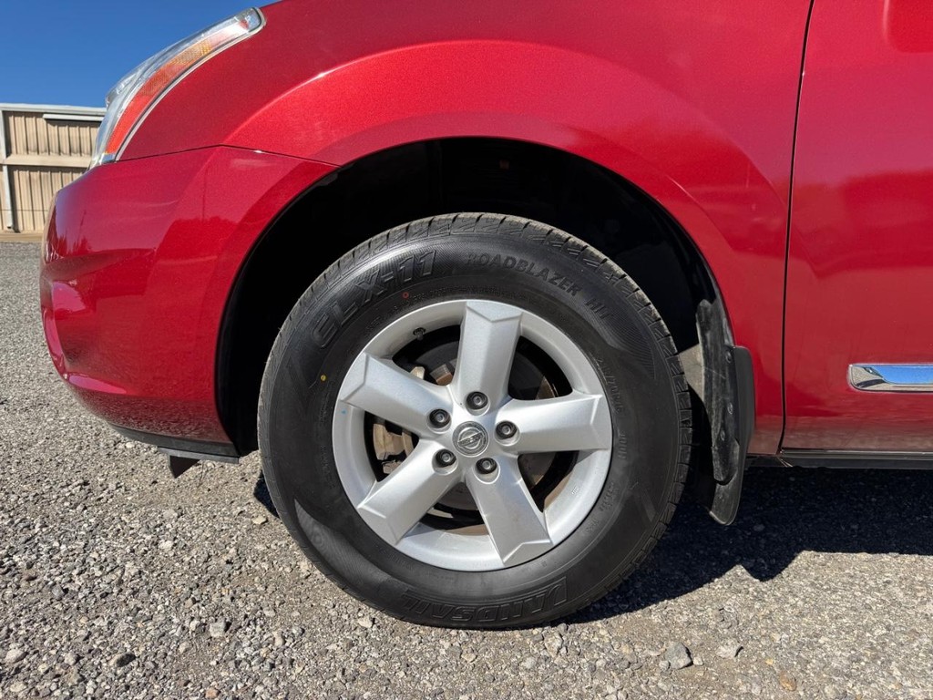 Nissan Rogue Vehicle Image 16