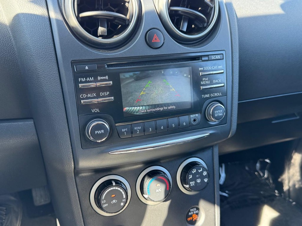 Nissan Rogue Vehicle Image 18