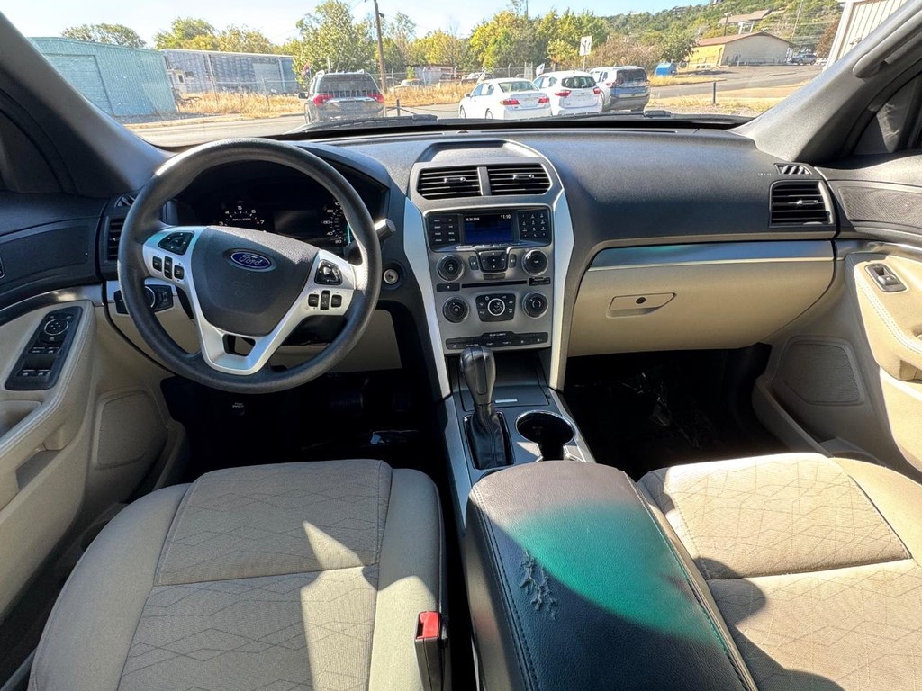 Ford Explorer Vehicle Image 13