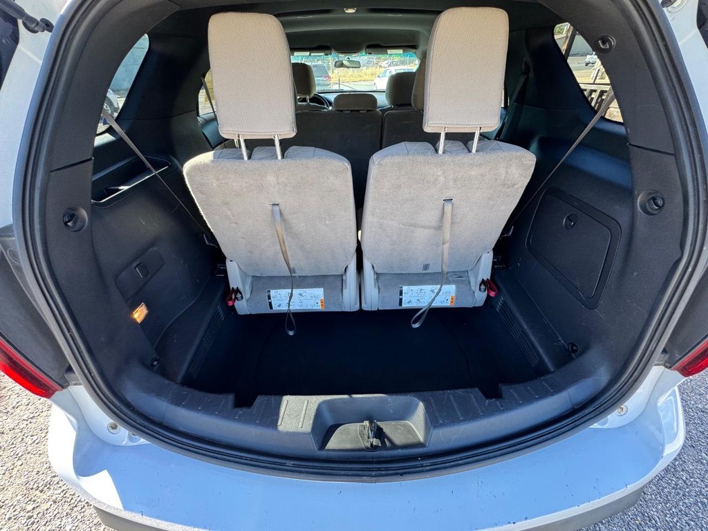 Ford Explorer Vehicle Image 16