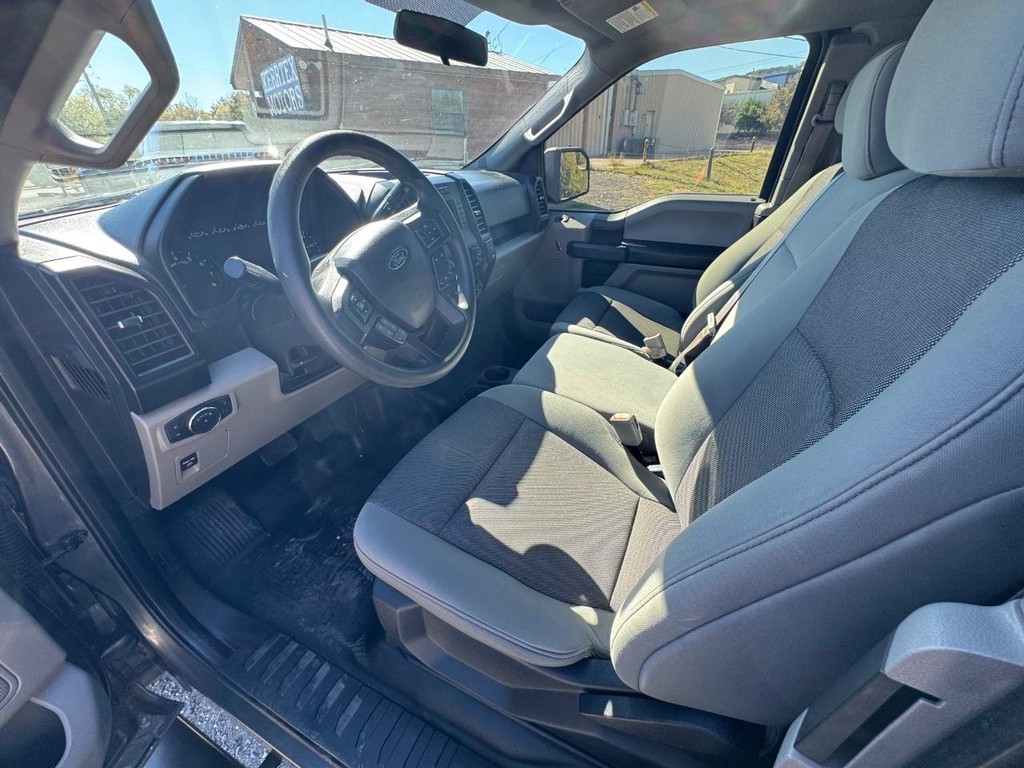 Ford F-150 Vehicle Full-screen Gallery Image 09