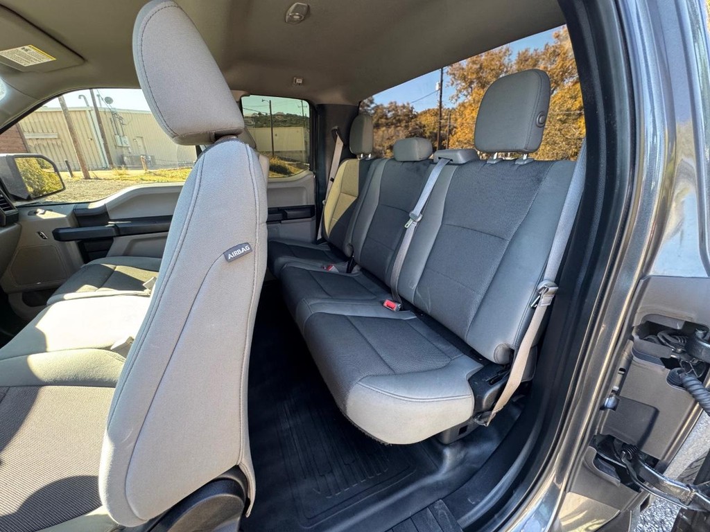 Ford F-150 Vehicle Full-screen Gallery Image 11