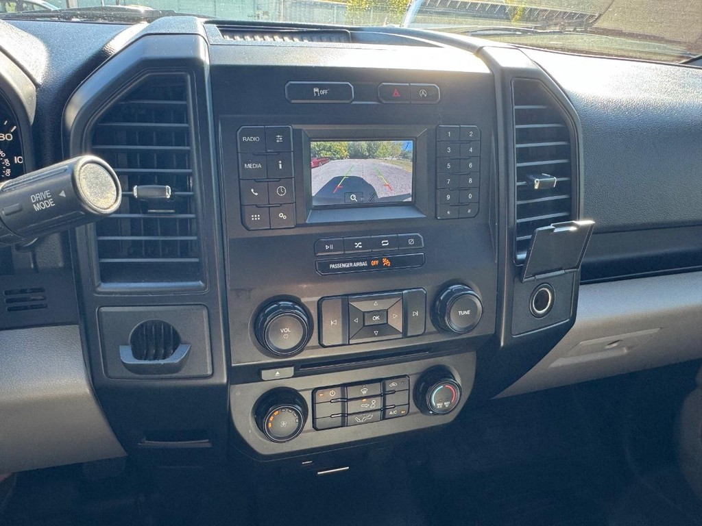 Ford F-150 Vehicle Full-screen Gallery Image 12