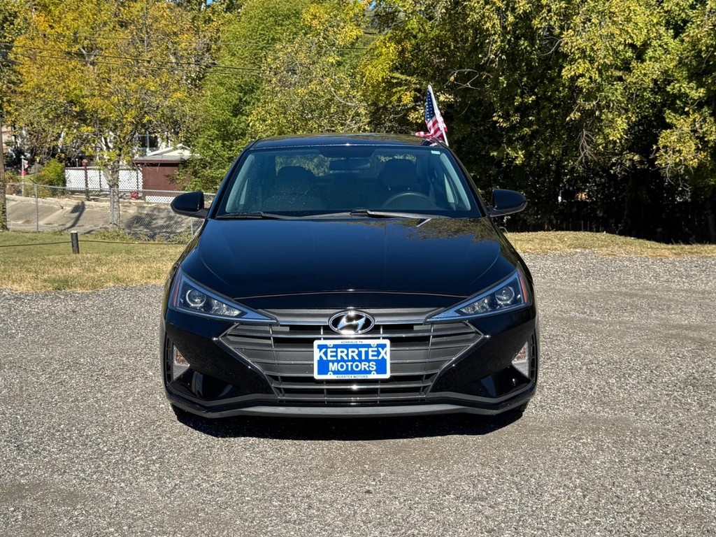 Hyundai Elantra Vehicle Full-screen Gallery Image 02