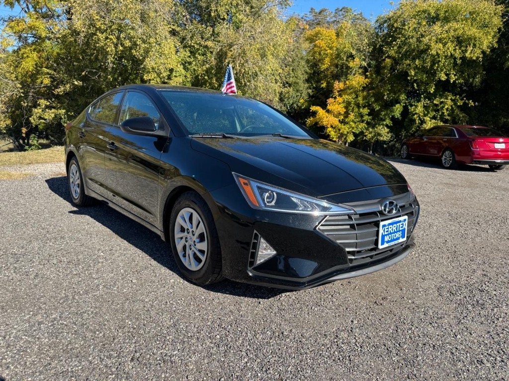 Hyundai Elantra Vehicle Full-screen Gallery Image 03