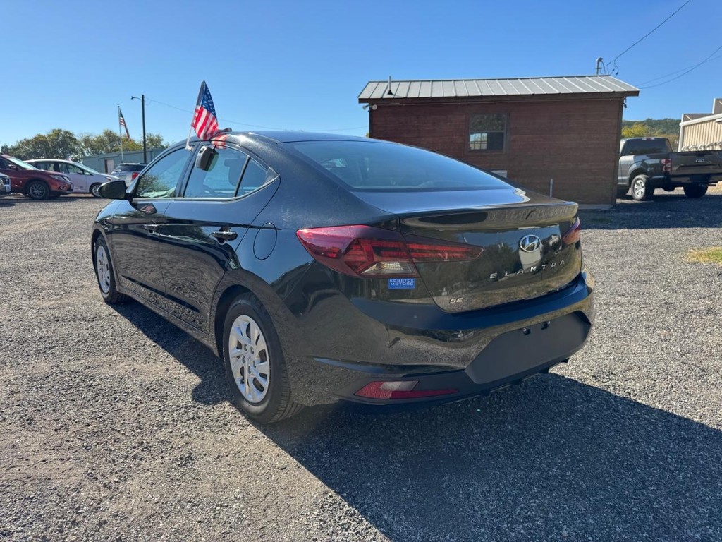 Hyundai Elantra Vehicle Full-screen Gallery Image 07