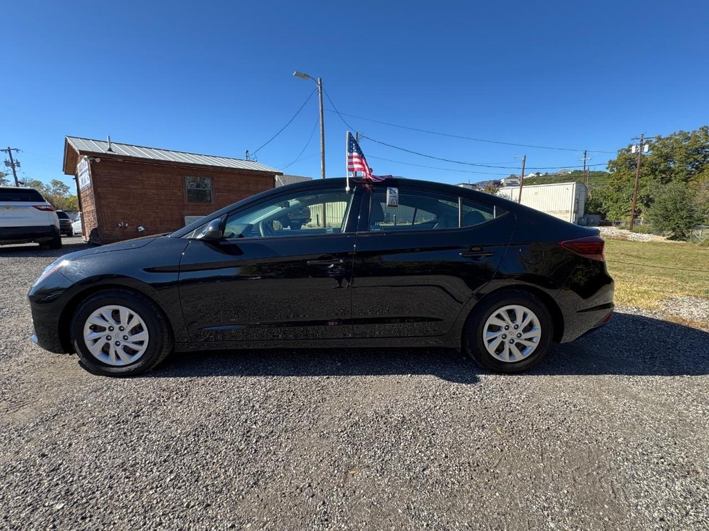 Hyundai Elantra Vehicle Full-screen Gallery Image 08