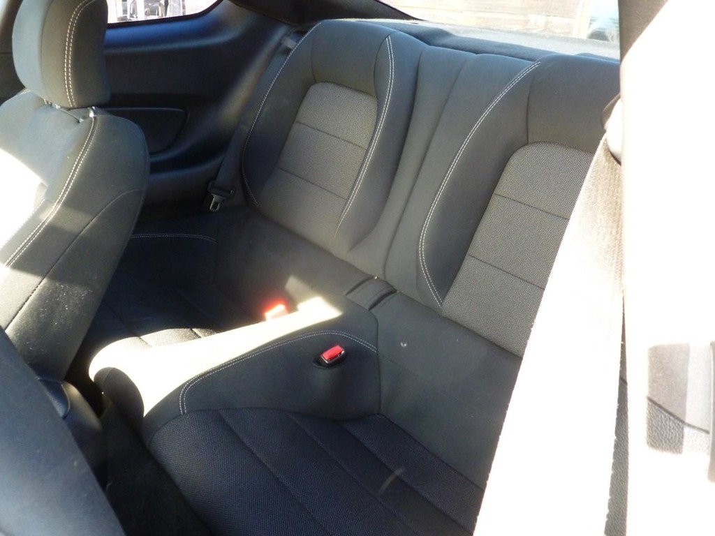 Ford Mustang Vehicle Full-screen Gallery Image 07