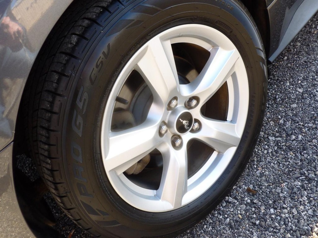 Ford Mustang Vehicle Full-screen Gallery Image 19