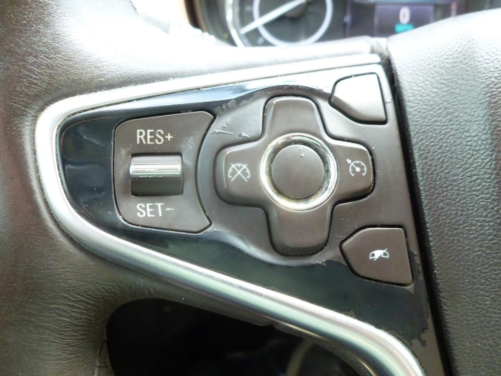 Buick Regal Vehicle Image 13