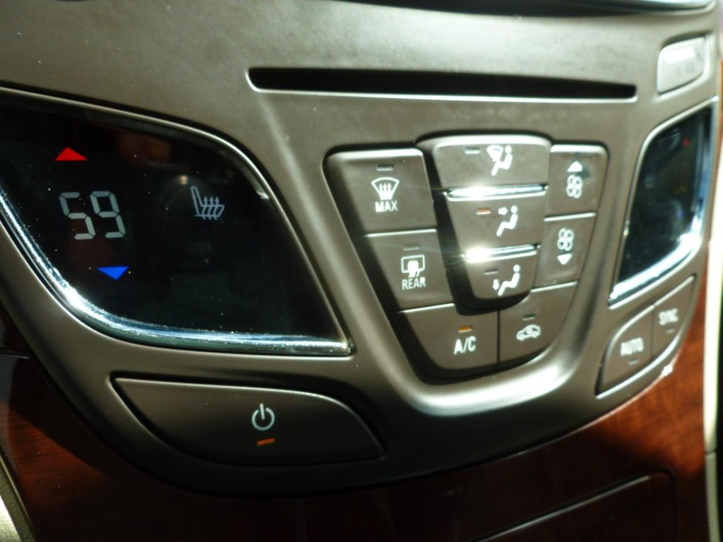 Buick Regal Vehicle Image 18