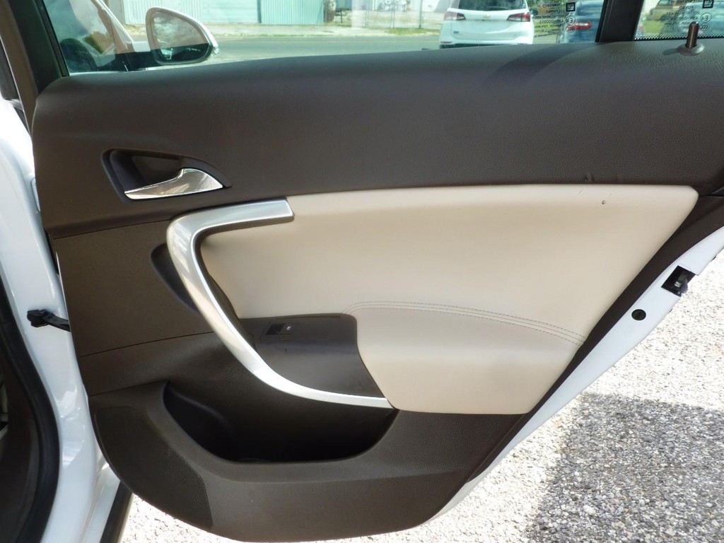 Buick Regal Vehicle Image 23