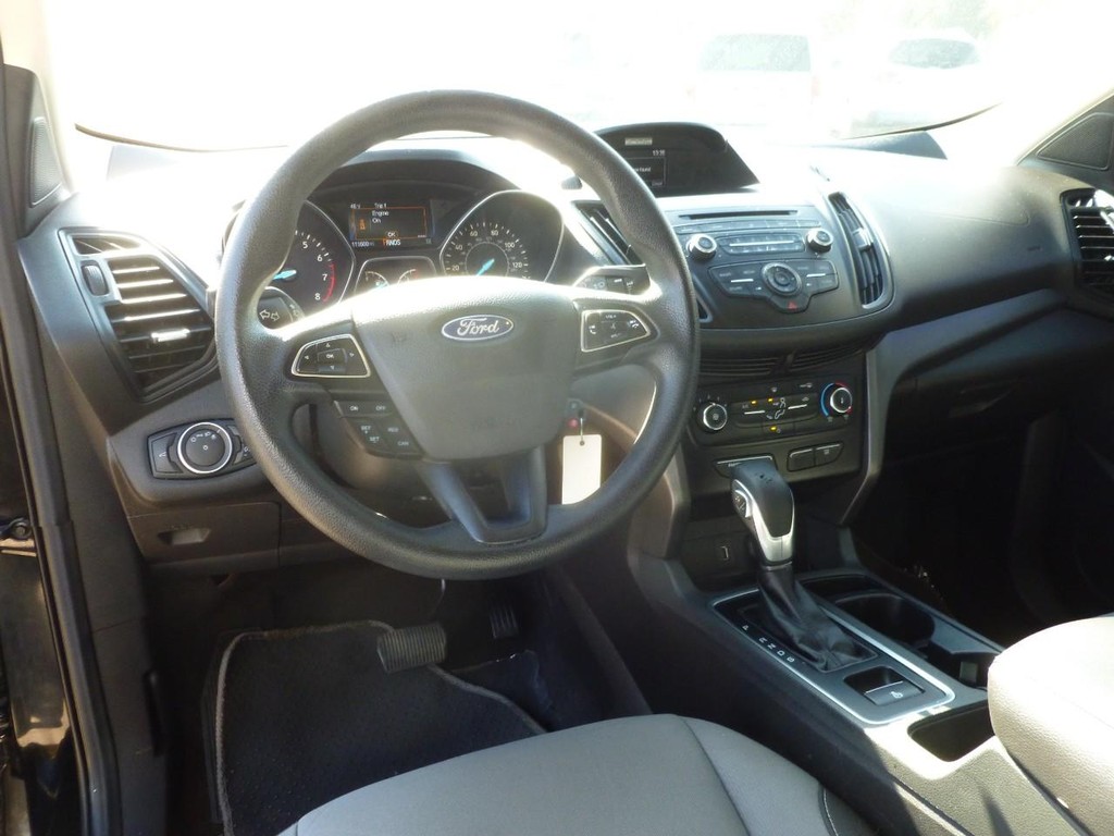 Ford Escape Vehicle Full-screen Gallery Image 07