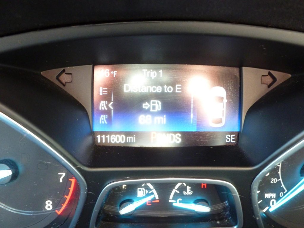 Ford Escape Vehicle Full-screen Gallery Image 09