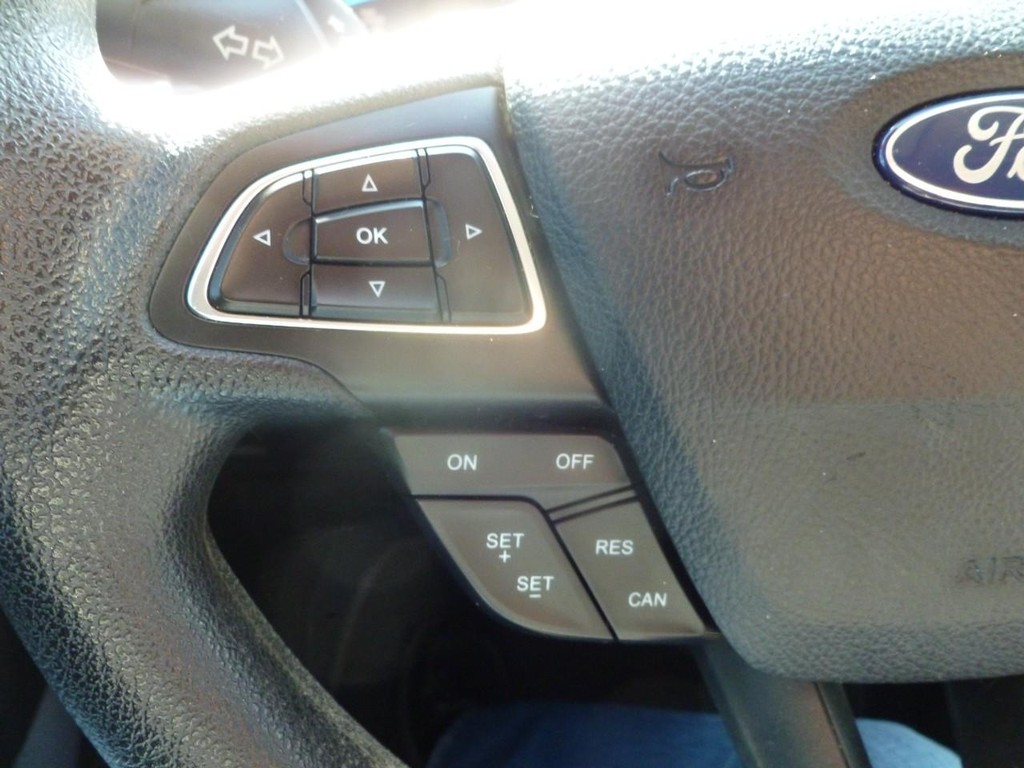 Ford Escape Vehicle Full-screen Gallery Image 10