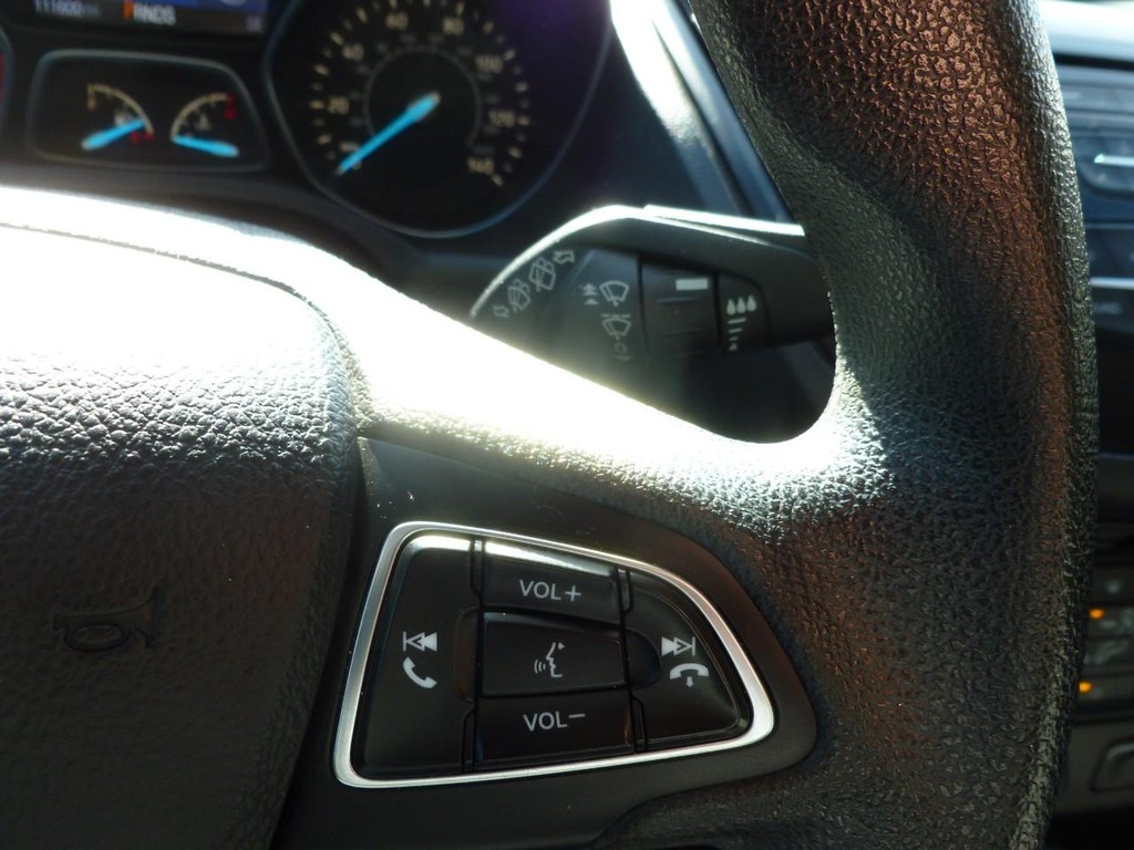 Ford Escape Vehicle Full-screen Gallery Image 11