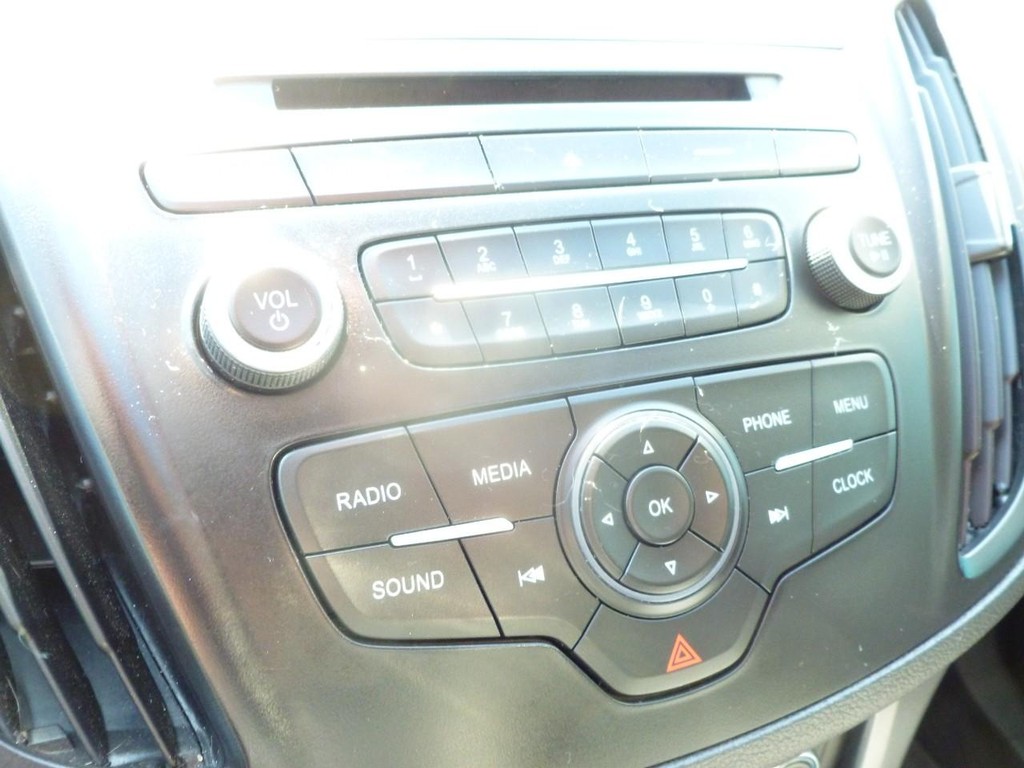 Ford Escape Vehicle Full-screen Gallery Image 13