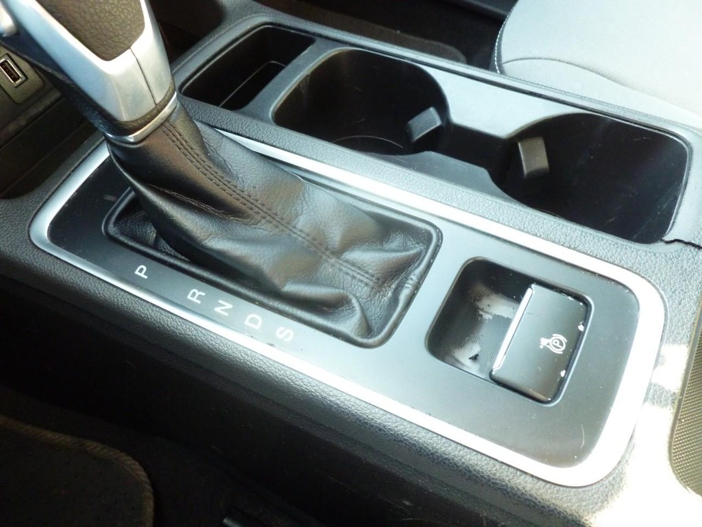 Ford Escape Vehicle Full-screen Gallery Image 15