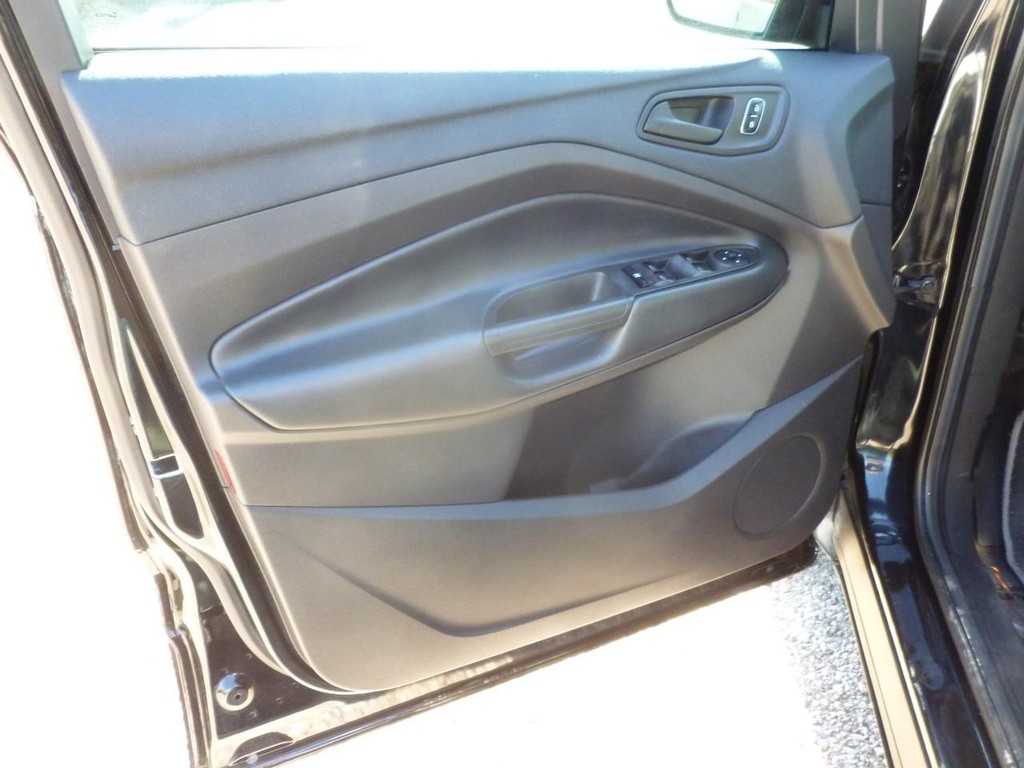 Ford Escape Vehicle Full-screen Gallery Image 17