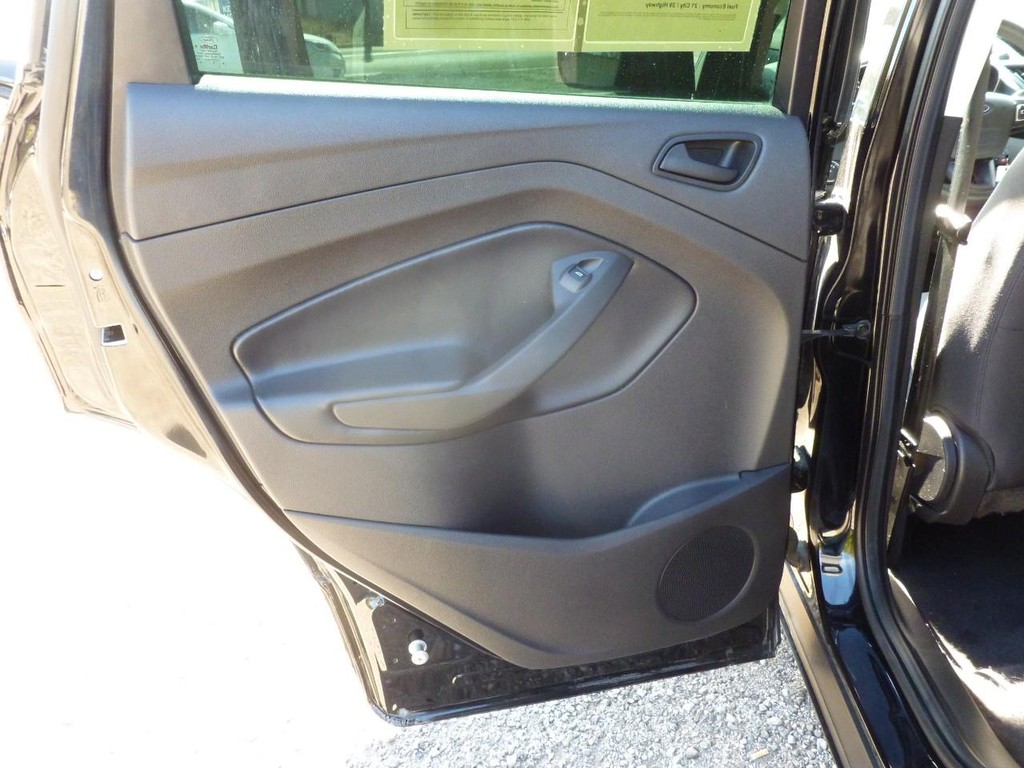 Ford Escape Vehicle Full-screen Gallery Image 18