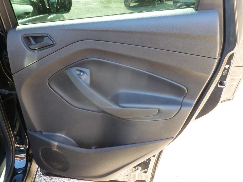 Ford Escape Vehicle Full-screen Gallery Image 19