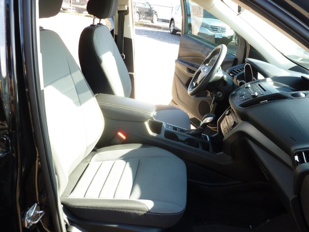 Ford Escape Vehicle Full-screen Gallery Image 21