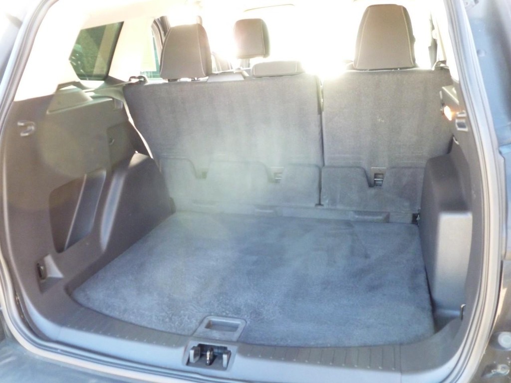 Ford Escape Vehicle Full-screen Gallery Image 23