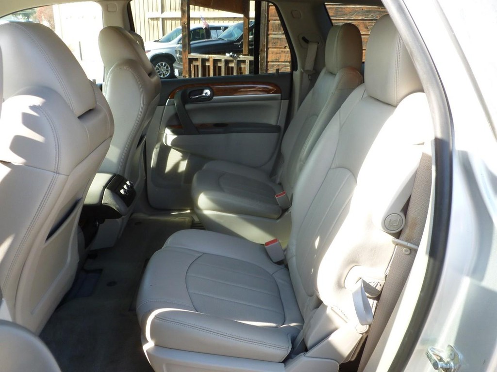 Buick Enclave Vehicle Full-screen Gallery Image 06