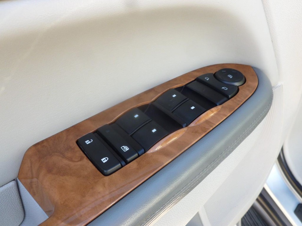 Buick Enclave Vehicle Full-screen Gallery Image 10