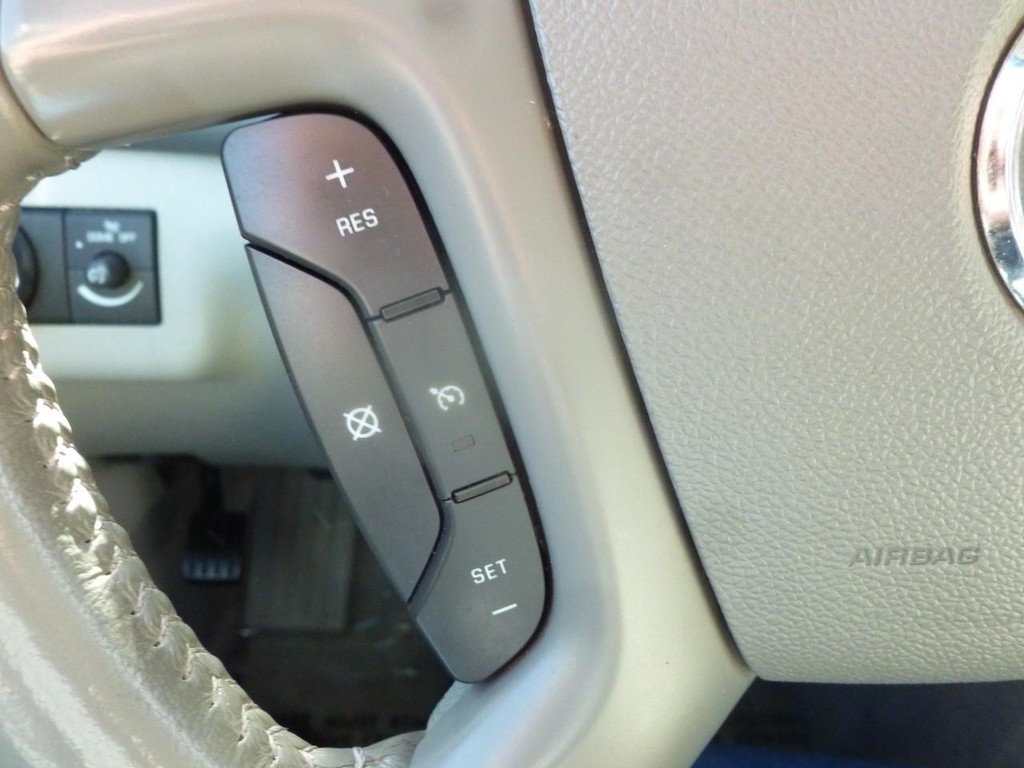 Buick Enclave Vehicle Full-screen Gallery Image 11