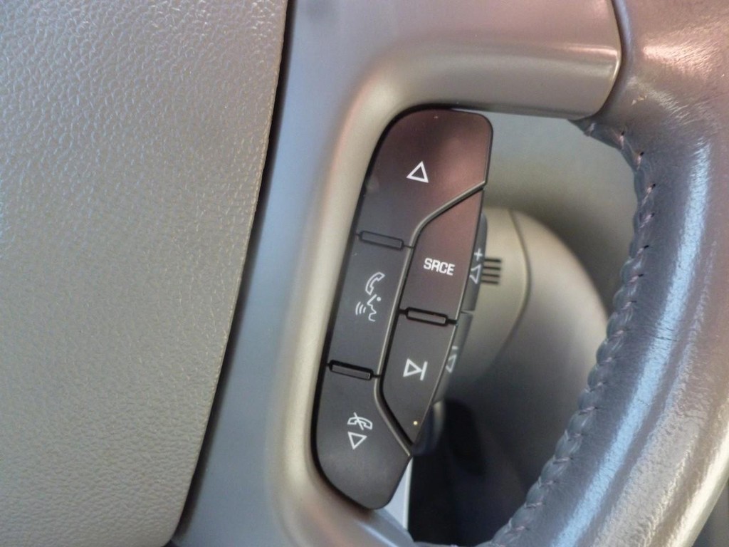 Buick Enclave Vehicle Full-screen Gallery Image 12
