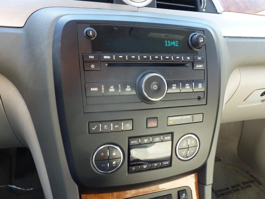 Buick Enclave Vehicle Full-screen Gallery Image 13