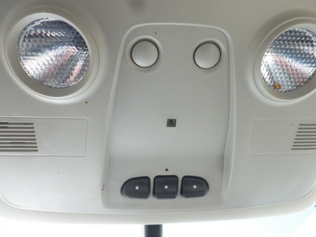 Buick Enclave Vehicle Full-screen Gallery Image 18