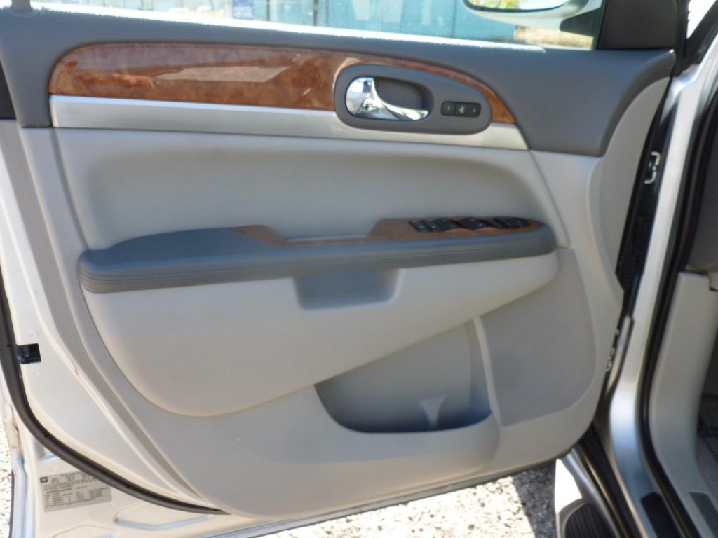 Buick Enclave Vehicle Full-screen Gallery Image 19