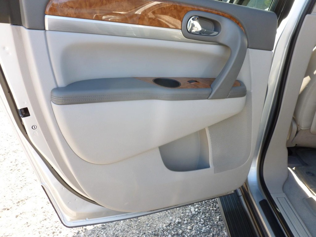 Buick Enclave Vehicle Full-screen Gallery Image 20