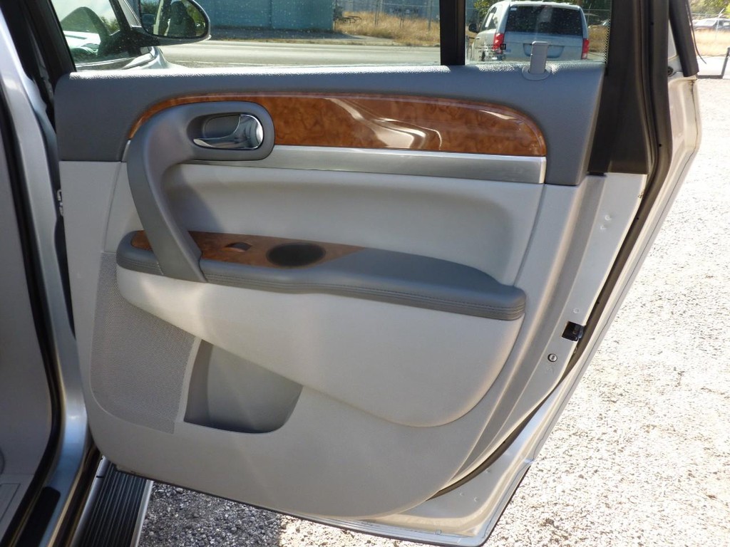 Buick Enclave Vehicle Full-screen Gallery Image 21