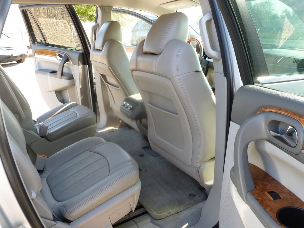 Buick Enclave Vehicle Full-screen Gallery Image 24