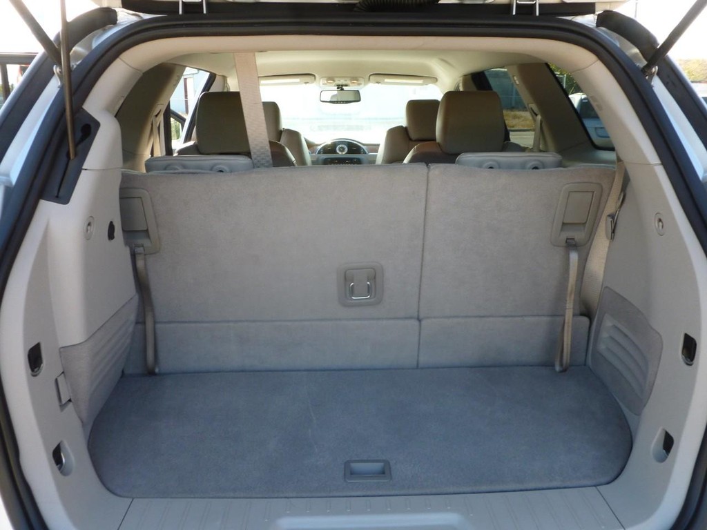 Buick Enclave Vehicle Full-screen Gallery Image 25