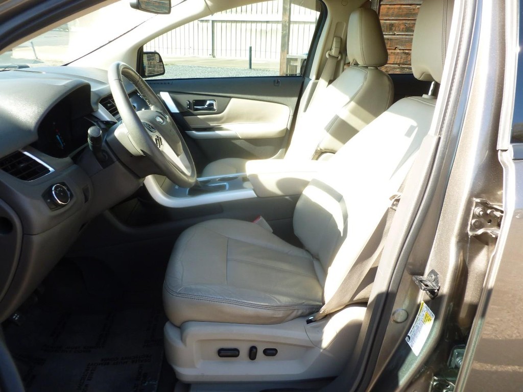 Ford Edge Vehicle Full-screen Gallery Image 05