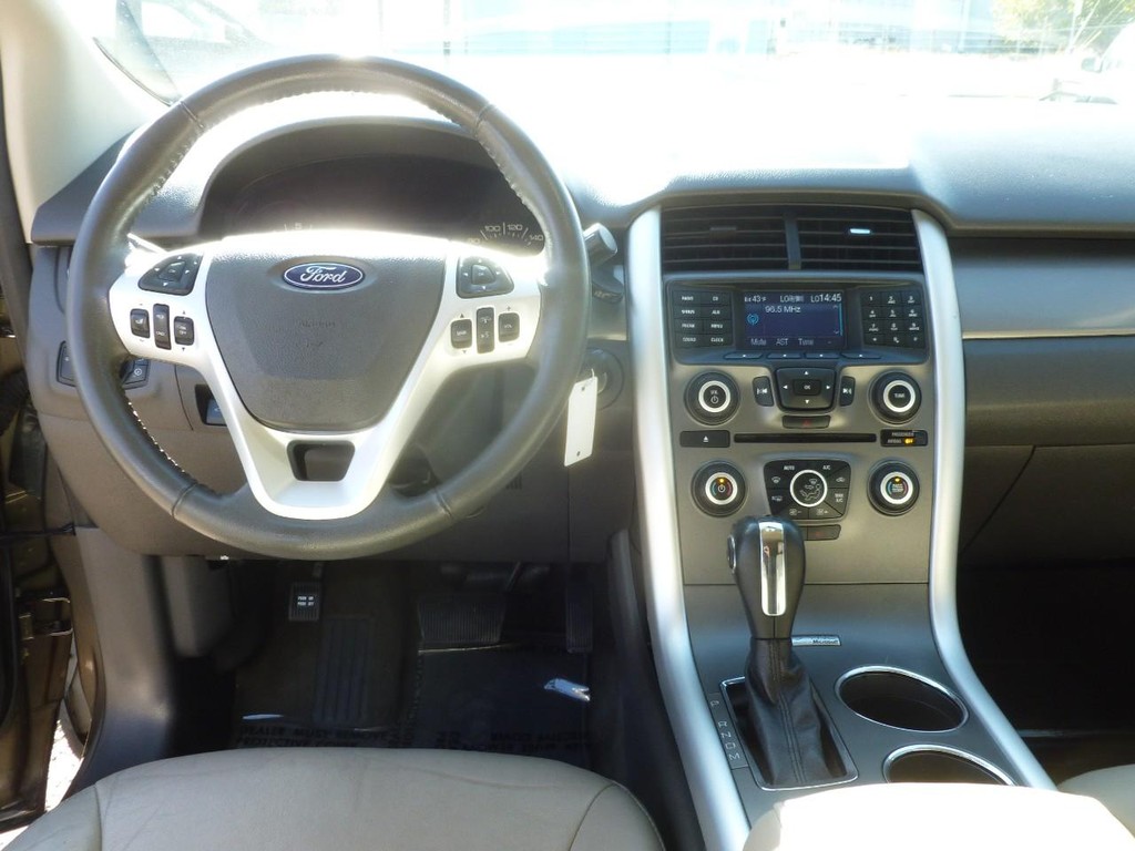 Ford Edge Vehicle Full-screen Gallery Image 07
