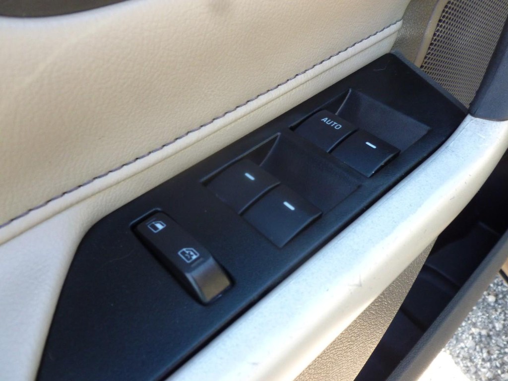 Ford Edge Vehicle Full-screen Gallery Image 08