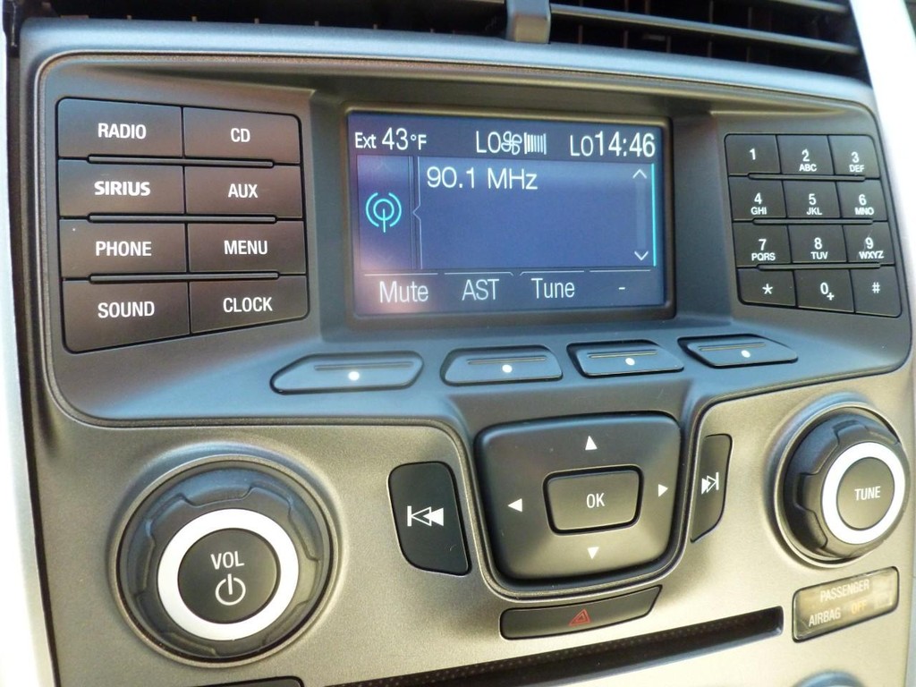 Ford Edge Vehicle Full-screen Gallery Image 12