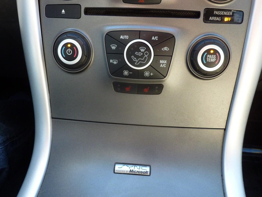 Ford Edge Vehicle Full-screen Gallery Image 13