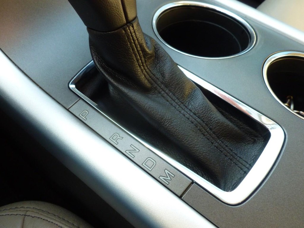 Ford Edge Vehicle Full-screen Gallery Image 14