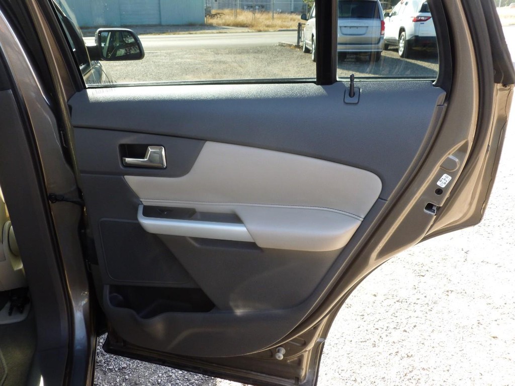 Ford Edge Vehicle Full-screen Gallery Image 18