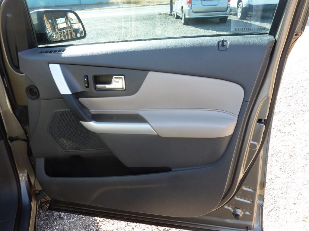 Ford Edge Vehicle Full-screen Gallery Image 19